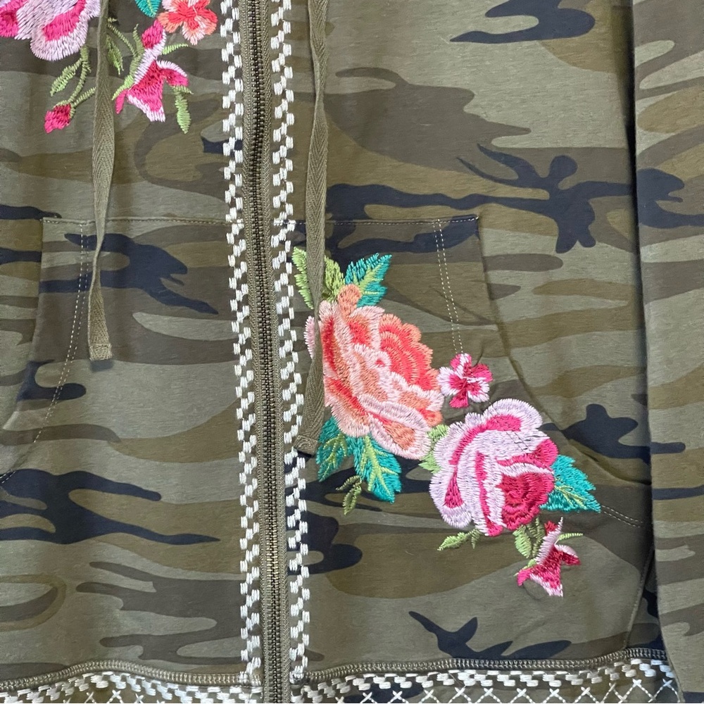 Johnny Was Green Camouflage Jacket with Floral Embroidery size 2x - Picture 4 of 8